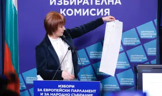 ЦИК показа бюлетините за вота две в едно: Синя за Европейски парламент, зелена за Народно събрание