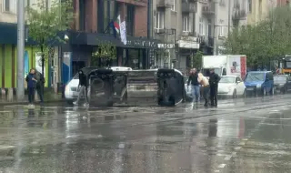 Линейка се обърна на едно от ключовите кръстовища в София – при бул. „Христо Ботев“ и бул. „Сливница“(ВИДЕО)