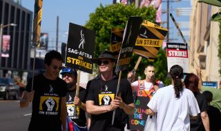Вижда ли се краят на историческата стачка в Холивуд?
