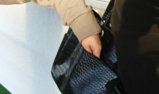 Откраднаха удостоверението за застъпник на 50-годишна жена