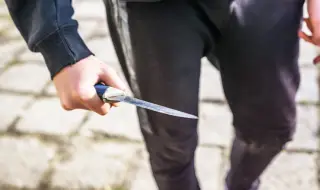 Нападение с нож в училище край Москва, убит е ученик