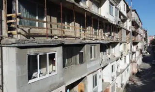 Глобиха фирмата за надзор, която позволи цял блок в Свищов да остане без парапети на балконите заради спряно саниране