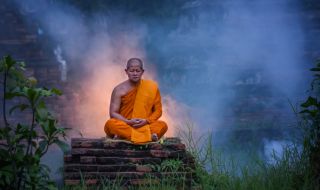 Какво се случва с телата на будистките монаси след смъртта им?