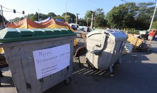 Остават блокадите на три възлови кръстовища в София