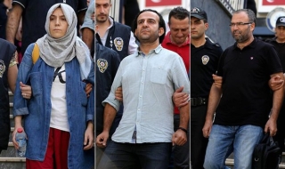 Арести на 42 журналисти в Турция (снимки)