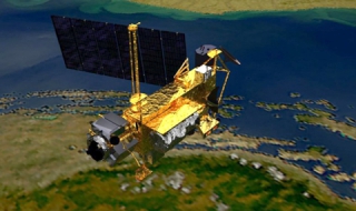 Сателит на NASA пада до края на месеца