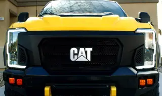 Производител на багери представи първия си пикап (ВИДЕО)