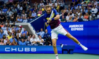 Медведев се класира за финала на US Open след победа над Алкарас