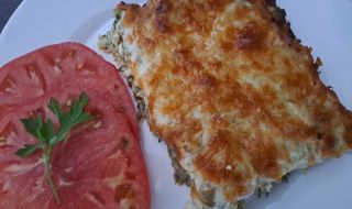 Рецепта на деня: Запеканка с тиквички, сирене и яйца
