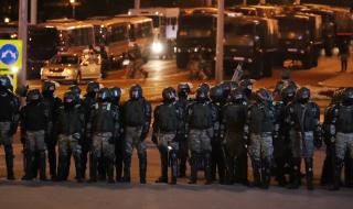 Минск не спи: Втора вечер на протести, бомба избухна в ръцете на протестиращ