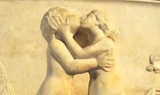 Какво символизират целувките в Древна Гърция?