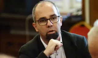 Първан Симеонов: Борисов ще трябва да си избере бряг между Радев и Пеевски