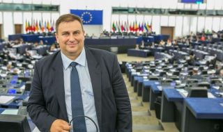 Емил Радев: Трябва принципно решение за "златните“ паспорти и визи