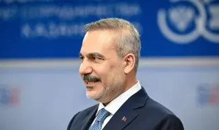 Хакан Фидан на посещение в Катар