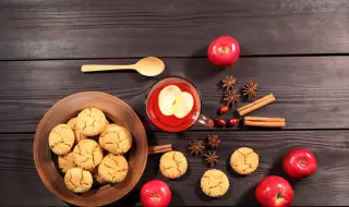 Рецепта на деня: Напукани коледни сладки с ябълково брашно