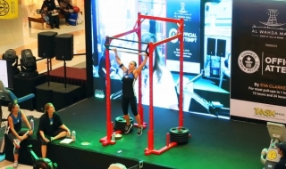 Майка на три деца постави рекорд за най-много набирания (ВИДЕО)