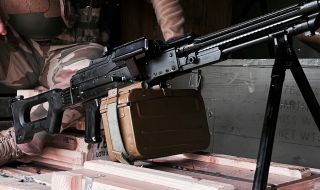 Украинците защитават земята си с чисто нови български картечници (СНИМКИ)