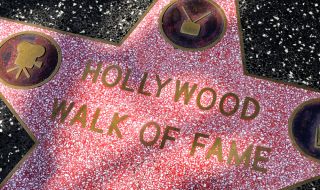 Райън О'Нийл и Али Макгроу получиха звезди на Алеята на славата