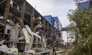 Русия нанесе десетки въздушни удари в Украйна, заявиха украинските власти 