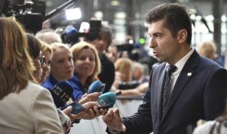 Премиерът: Не може да продължи луксозното пребиваване на бежанци