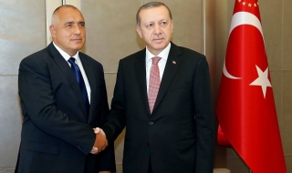 Борисов стана куриер на Ердоган