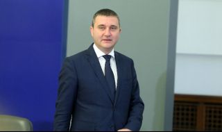 Изгоненият за предполагаеми връзки с ДПС Владислав Горанов отново се появи като лице на ГЕРБ