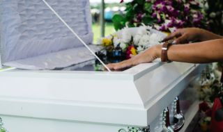 3-годишно момиченце се оказа живо в ковчега на погребението си