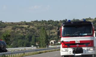 Пожар в склад за вторични суровини в Ботевград