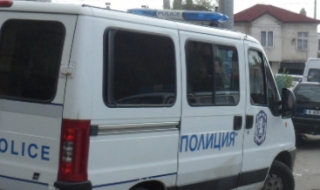 Посред бял ден ограбиха млада жена