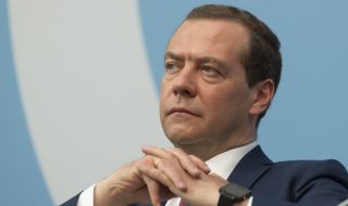 Медведев е убеден в правилността на решението за изпращане на войски в Украйна