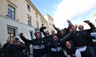 Удар срещу мафията спипа 16 съдии в Неапол