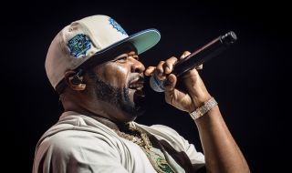 50 Cent хвърли микрофон по главата на фен (ВИДЕО)