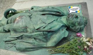 Оскверниха гробовете на известни личности в Пер Ла Шез заради войната в Украйна