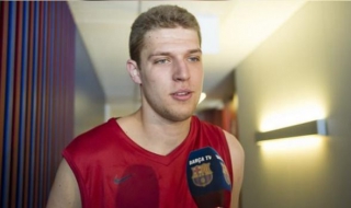 Везенков с три точки при успех на Барселона