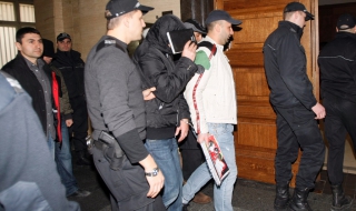 Четат присъдите на "Наглите"