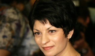 Десислава Атанасова награждава лекари