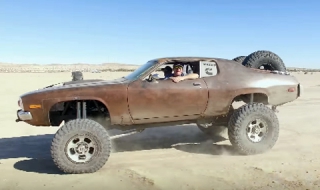 Безумен всъдеход на базата на muscle car
