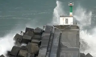 Евакуация в Испания заради бурята "Леонардо"