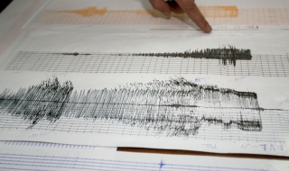 Серия от силни земетресения разтърсиха света