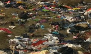 Кой и защо изхвърли купчини дрехи близо до приюта на отец Иван в Нови хан
