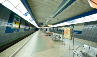 Мъжът, който падна в метрото, загуби крака си