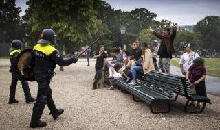 Арестуваха 400 души на протест срещу строгите мерки