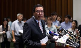 Опозицията в Хонконг напусна парламента