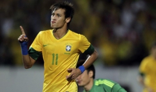 Бразилия се измъчи с Уругвай, но е финалист