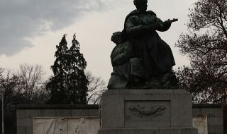 Война срещу съветските паметници в Европа