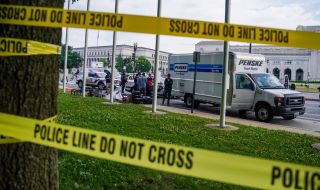 Четирима ранени при стрелба