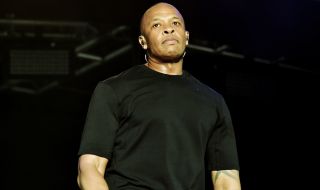 Dr Dre се завърна в студиото след тежката операция