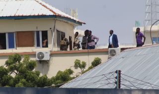 Освободиха хотел след 18 часа преговори с похитители