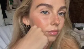 Почина TikTok инфлуенсърката Сидни Тоул, която споделяше битката си с рака