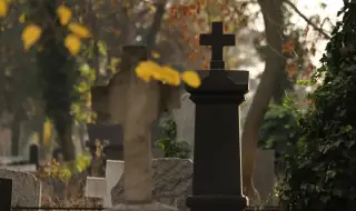 Гробари рекетират близки на починали в София